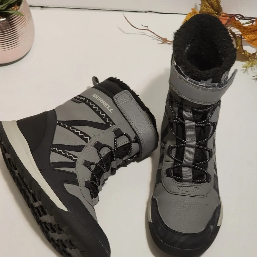 Merrell Women's Gray and Black Winter Boots